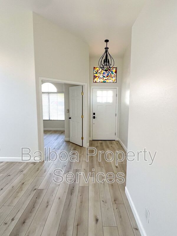 1220 E Briarwood Ter – photo 5