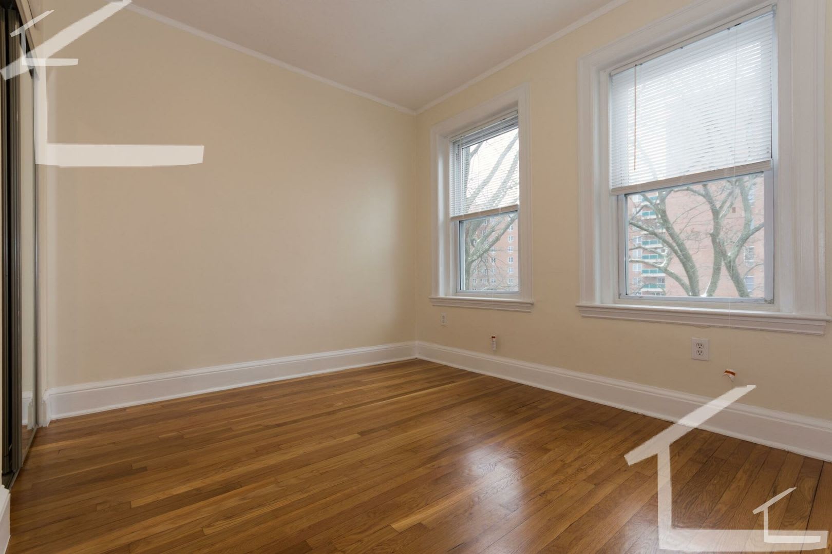 Perfect Apt for BU students! Laundry in Unit! 4 Bathrooms! Modern and Spacious – photo 5