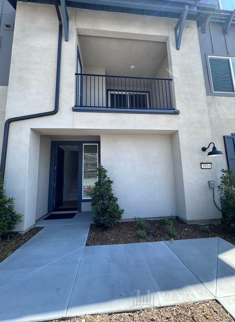 Modern Eastvale Home with Solar, EV Battery Backup & Resort-Style HOA Amenities – photo 4