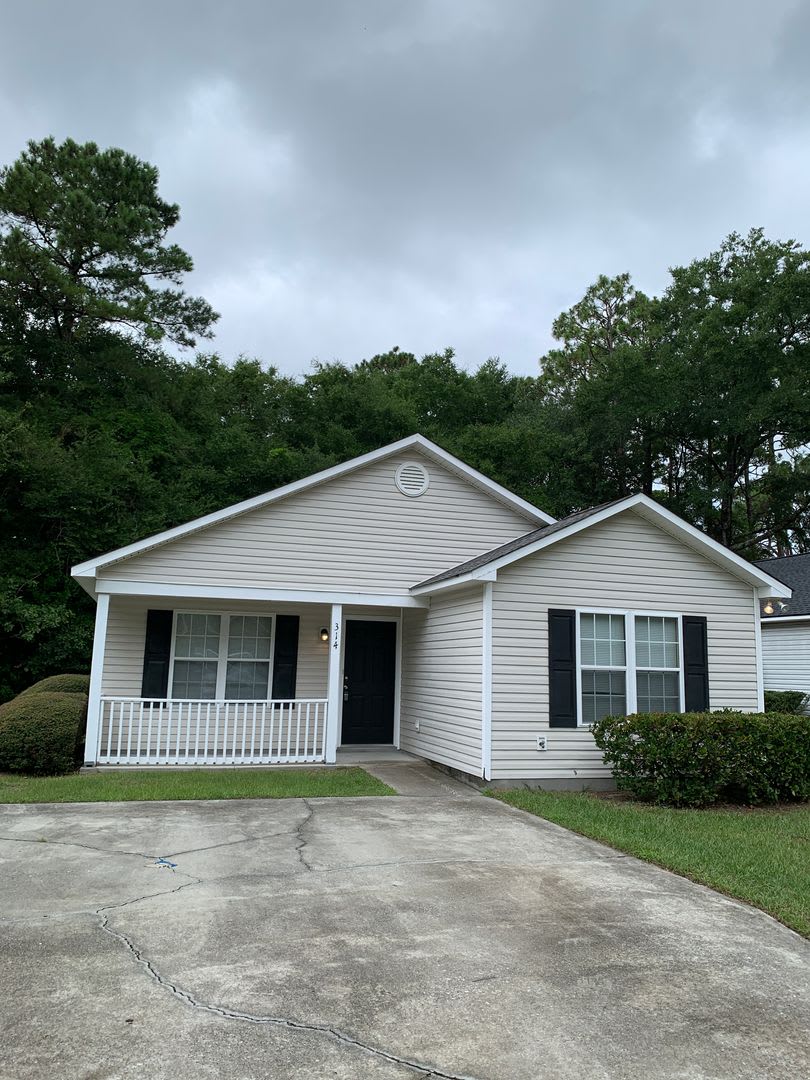 3 Bedroom 2 Bath House Available on Hillsdale Drive – photo 2
