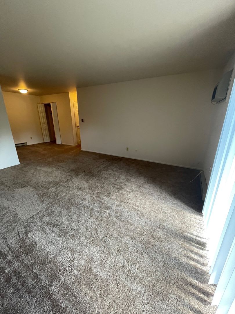 Willow Creek Apartments – photo 2