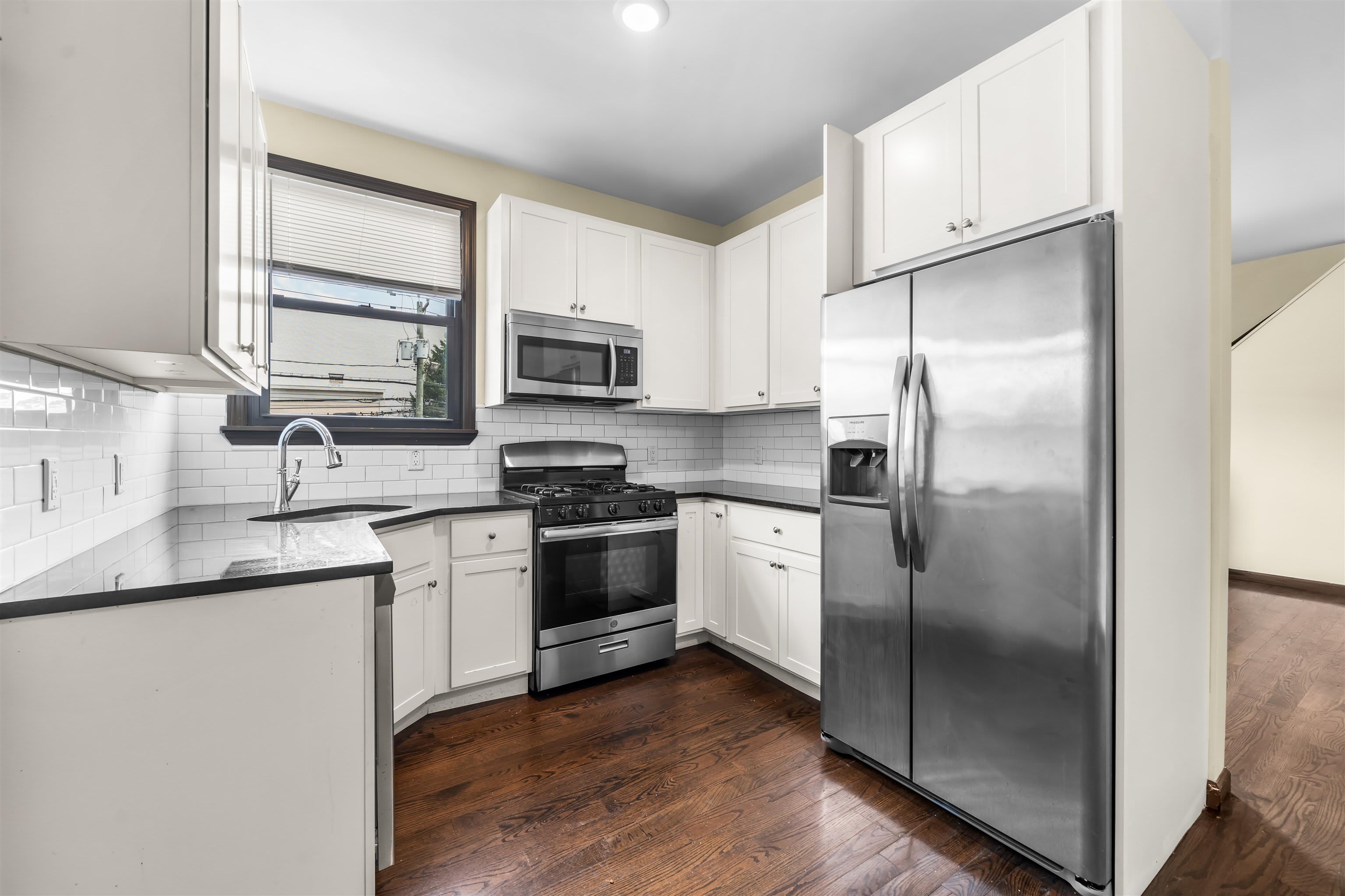 342 BROADWAY – photo 2