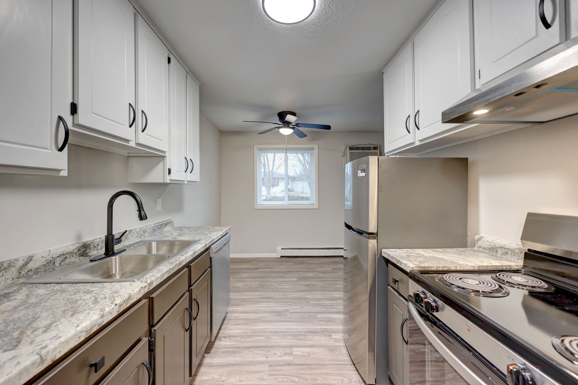 Royal Oaks Apts. – photo 1