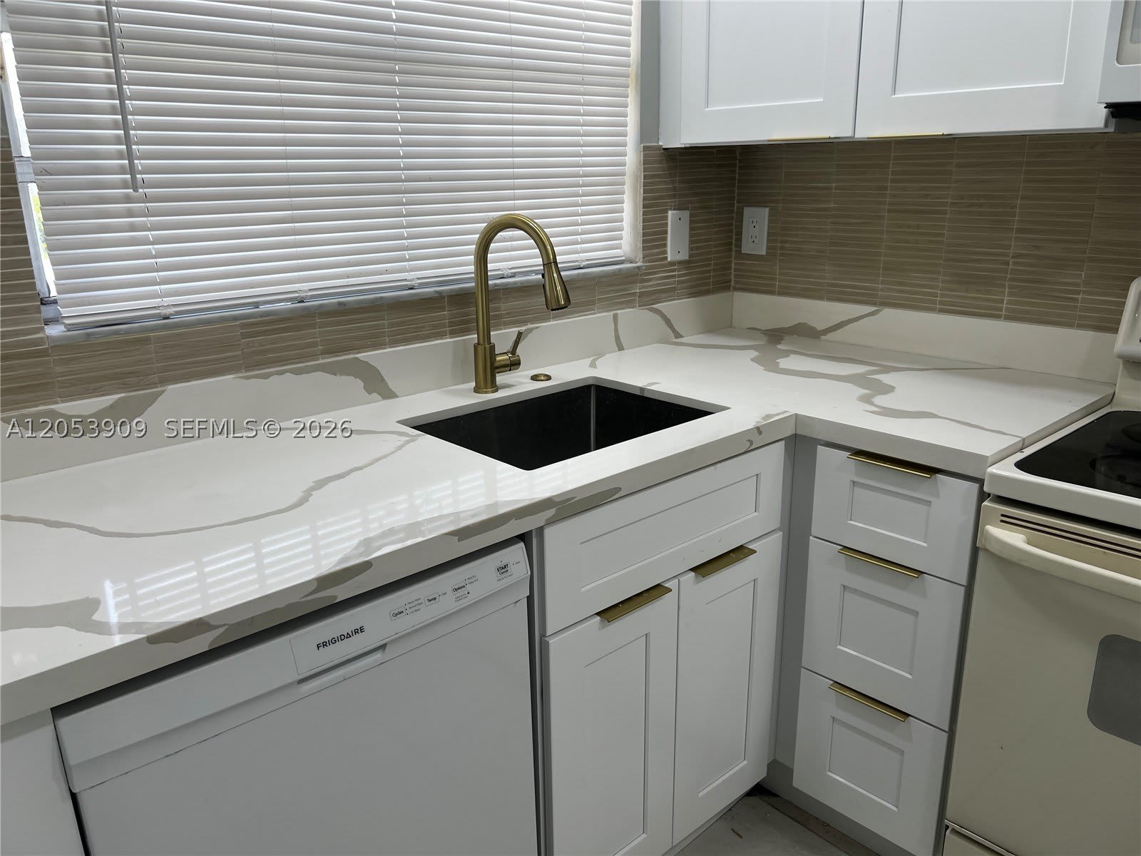 809 NE 214th Ln – photo 4