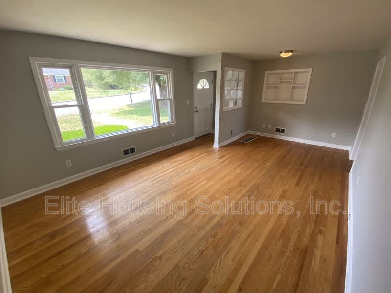 890 N 10th St. – photo 2