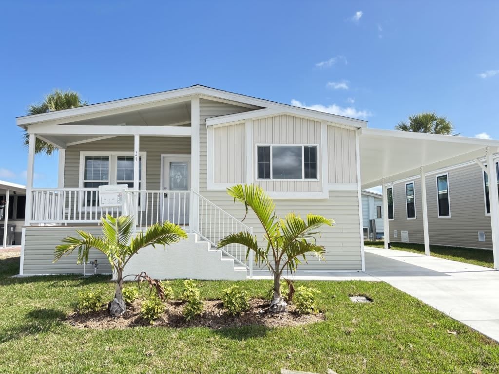 7433 43rd Drive N – photo 1