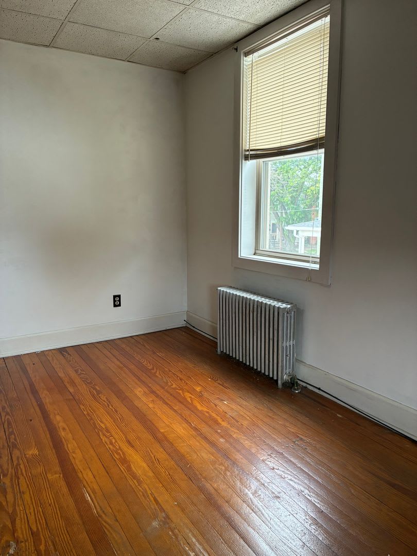 One Bedroom One Bath 2Nd Fl Apartment – photo 3