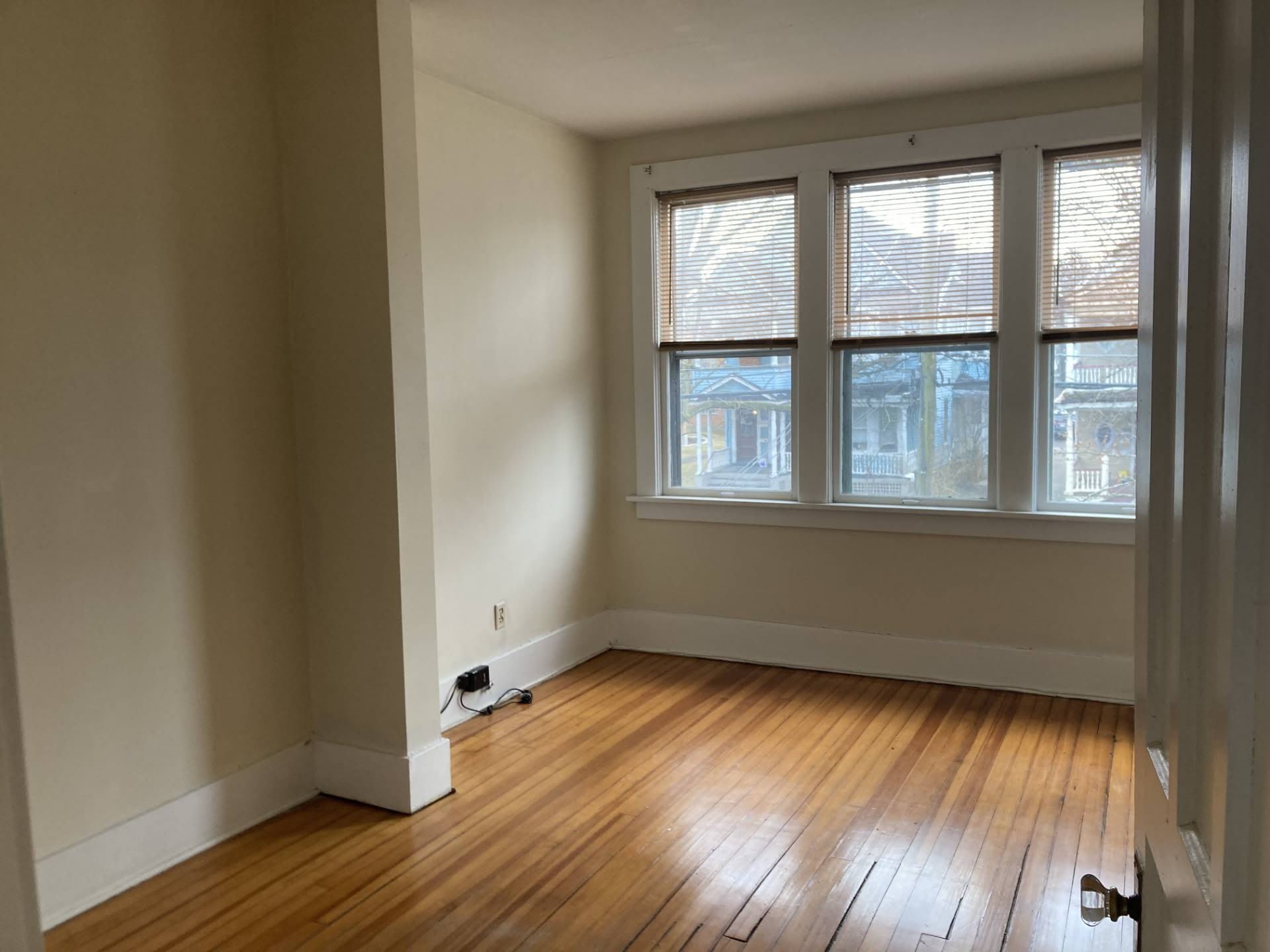 1049 Park Ave – photo 4