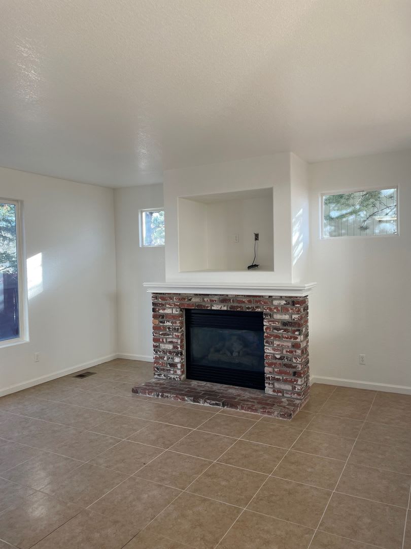 Large Home Off Mcarran – photo 2
