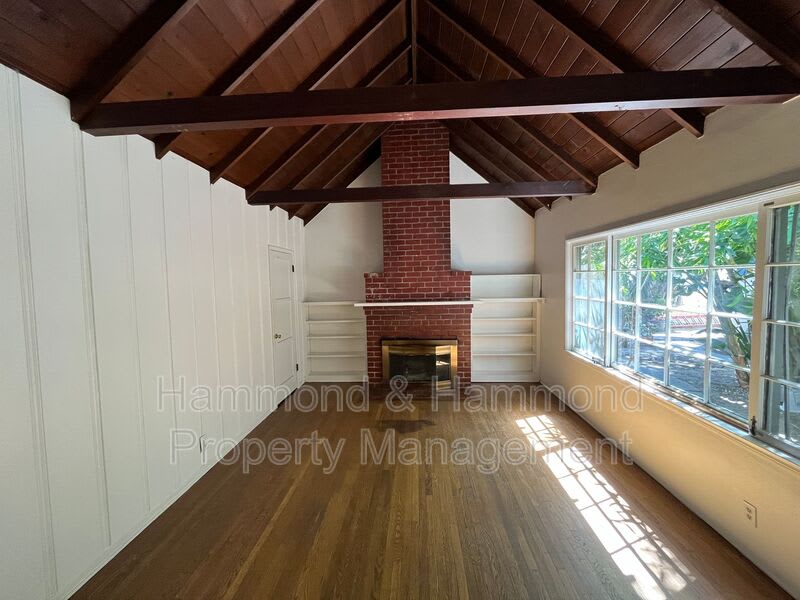 11044 Otsego St – photo 4
