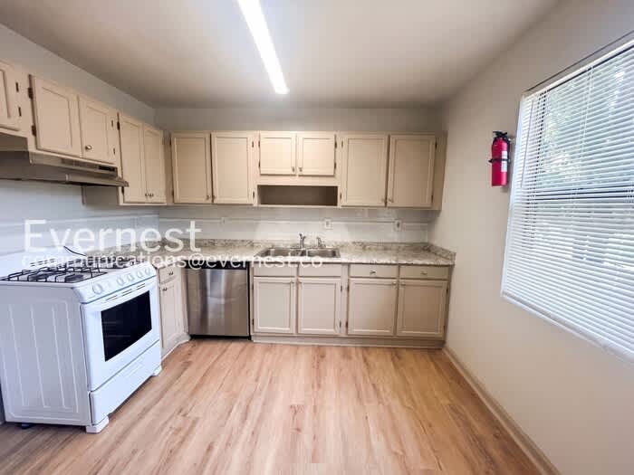 397 Annie Street – photo 3