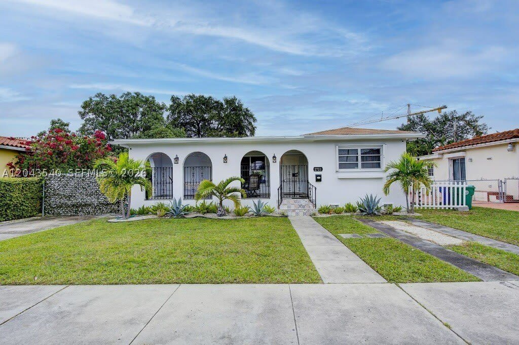 2721 SW 30th Ave – photo 1