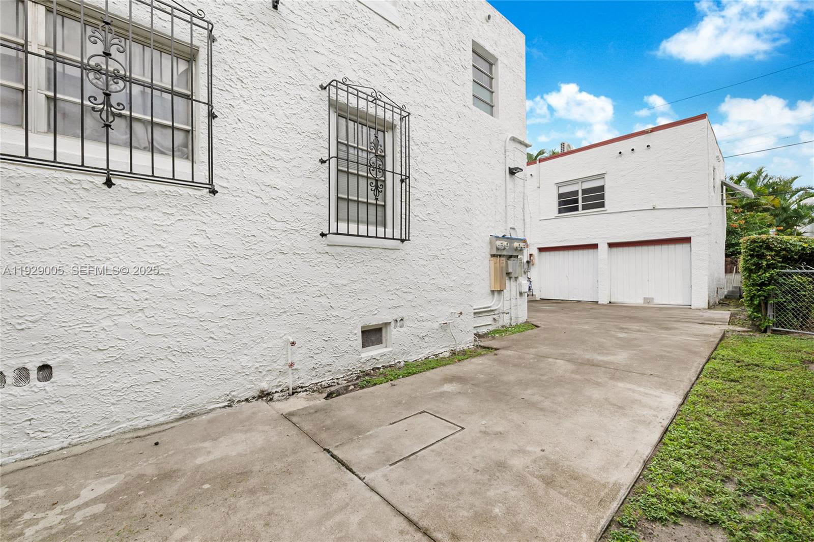 1736 Southwest 9Th Street – photo 2