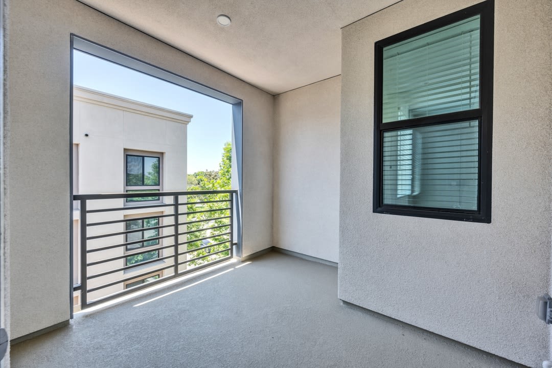 Downtown Ontario Luxury Apartments – photo 5