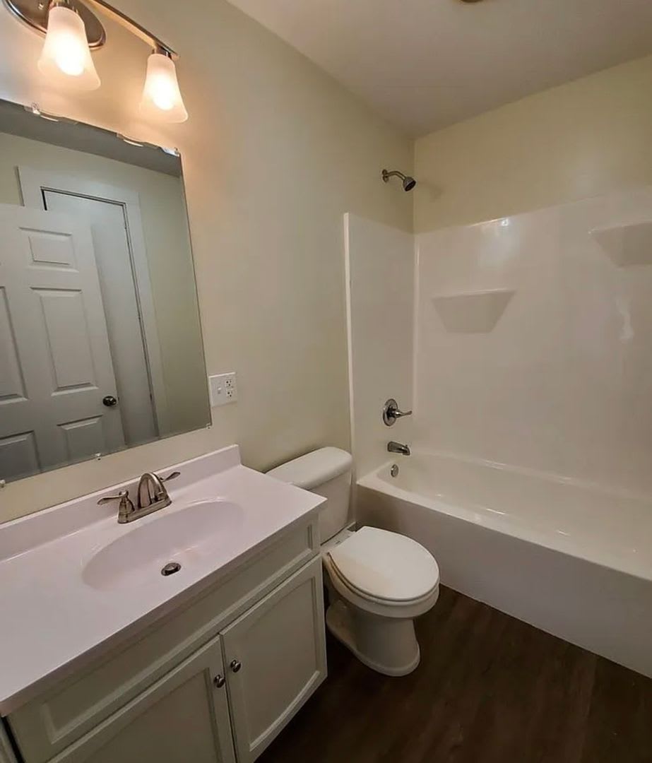 Spacious 6BR/3BA Home – Walk to IU Campus! – photo 1