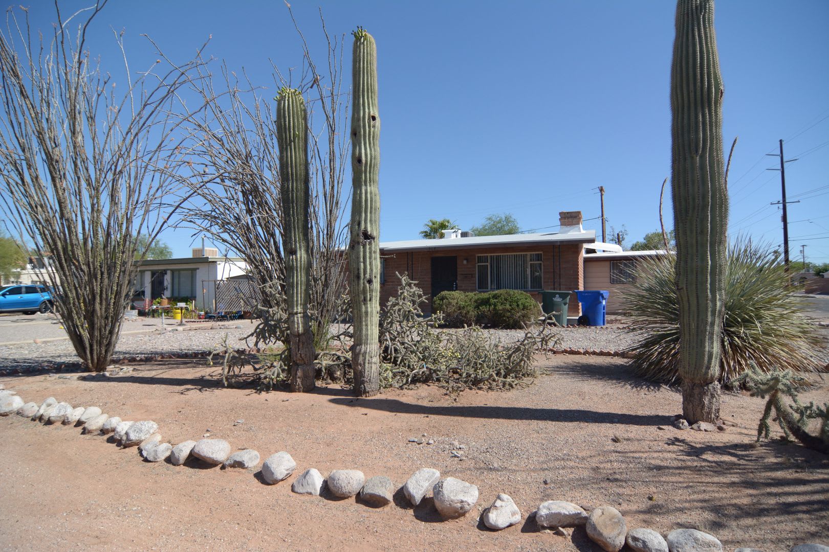 Charming 2 Bedroom 1 Bath Home! Central Tucson Location! – photo 3