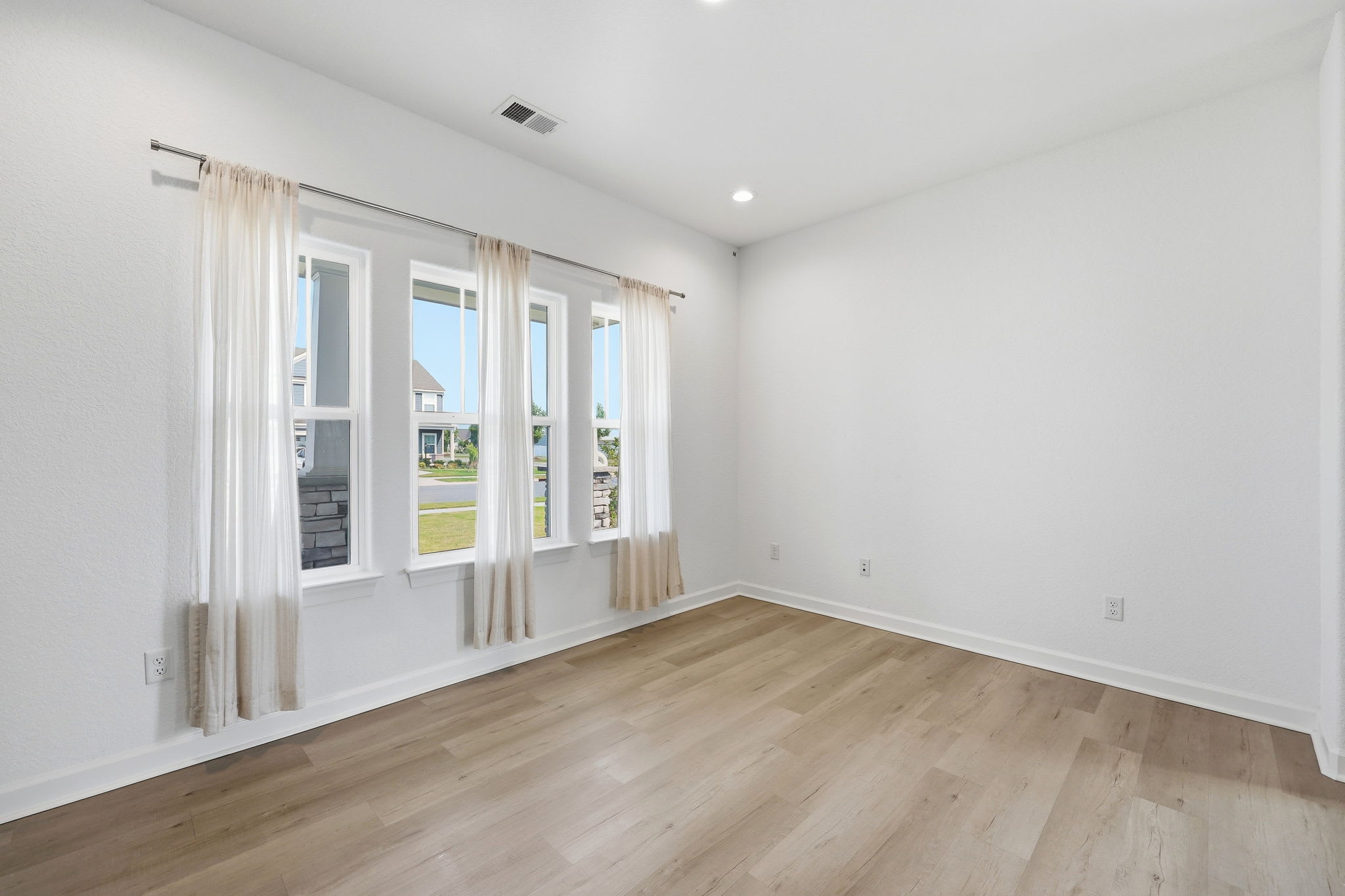 208 Ryker Road E – photo 5