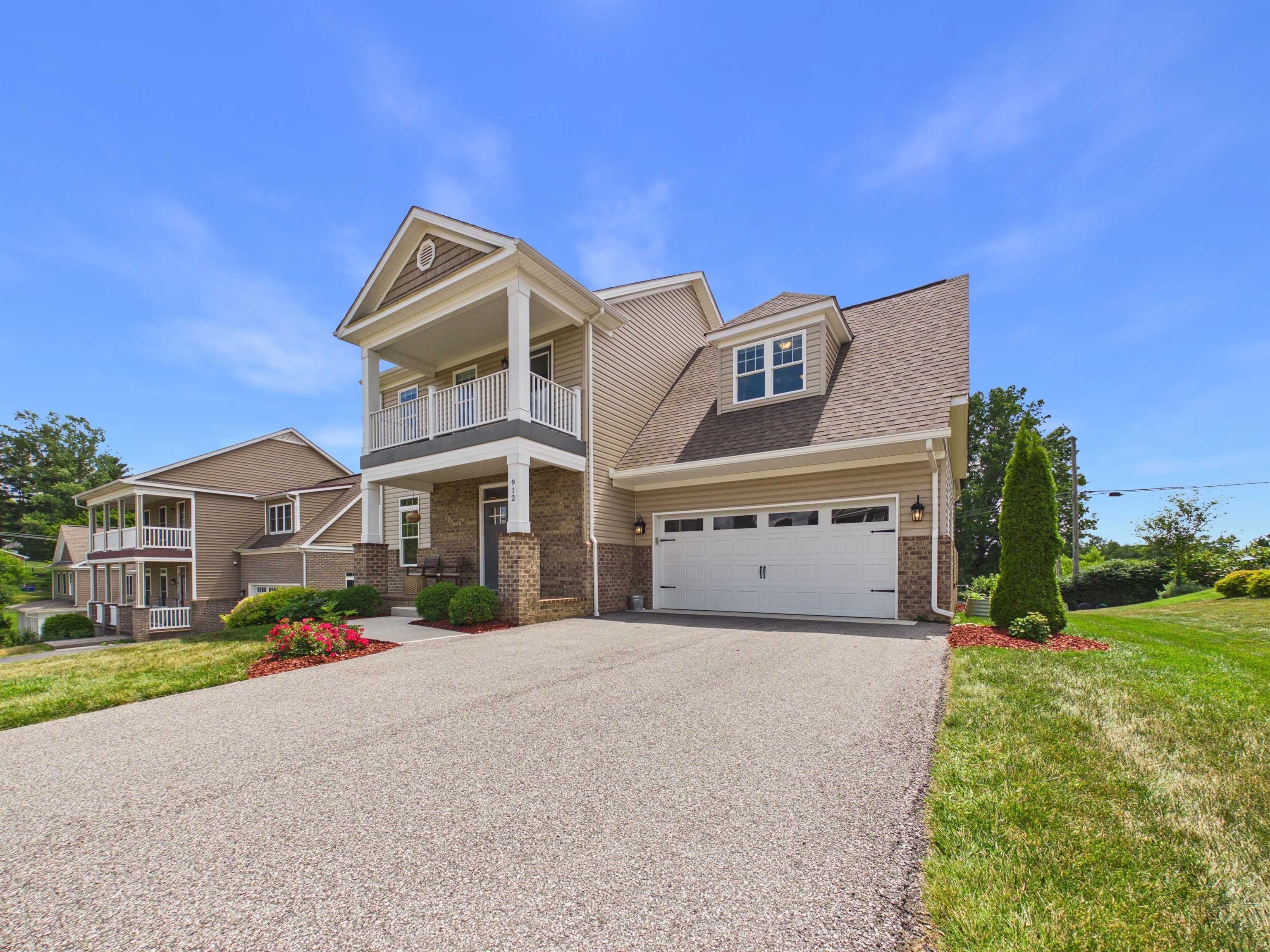 912 Kentwood Drive – photo 2