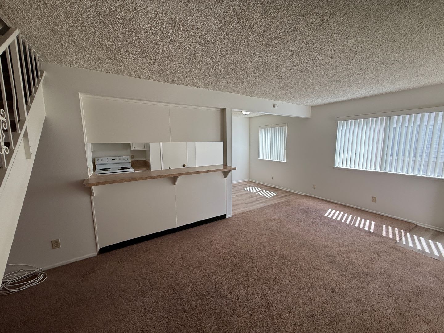 Updated 2 Bed / 1 Bath Townhouse with Pool Access – Port Hueneme – photo 4