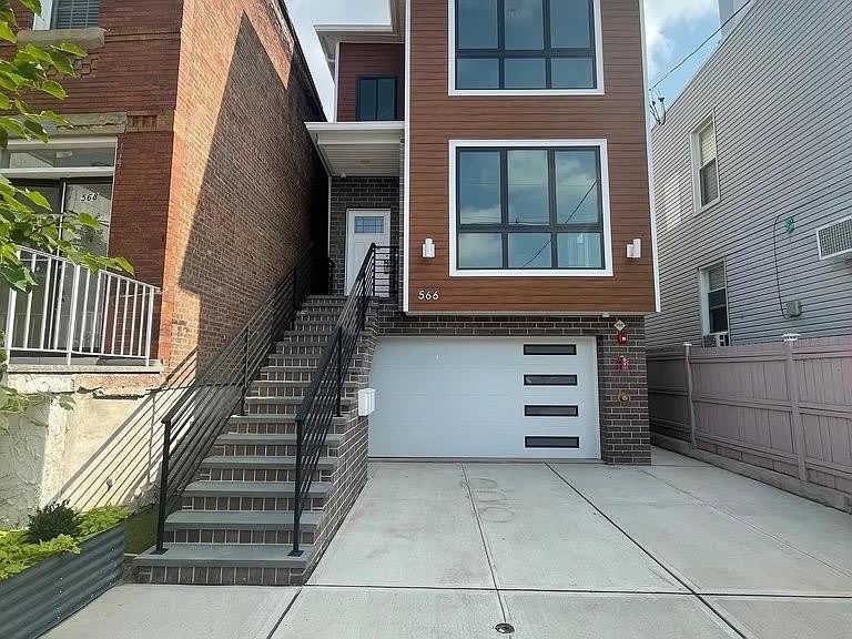 566 57TH ST – photo 1