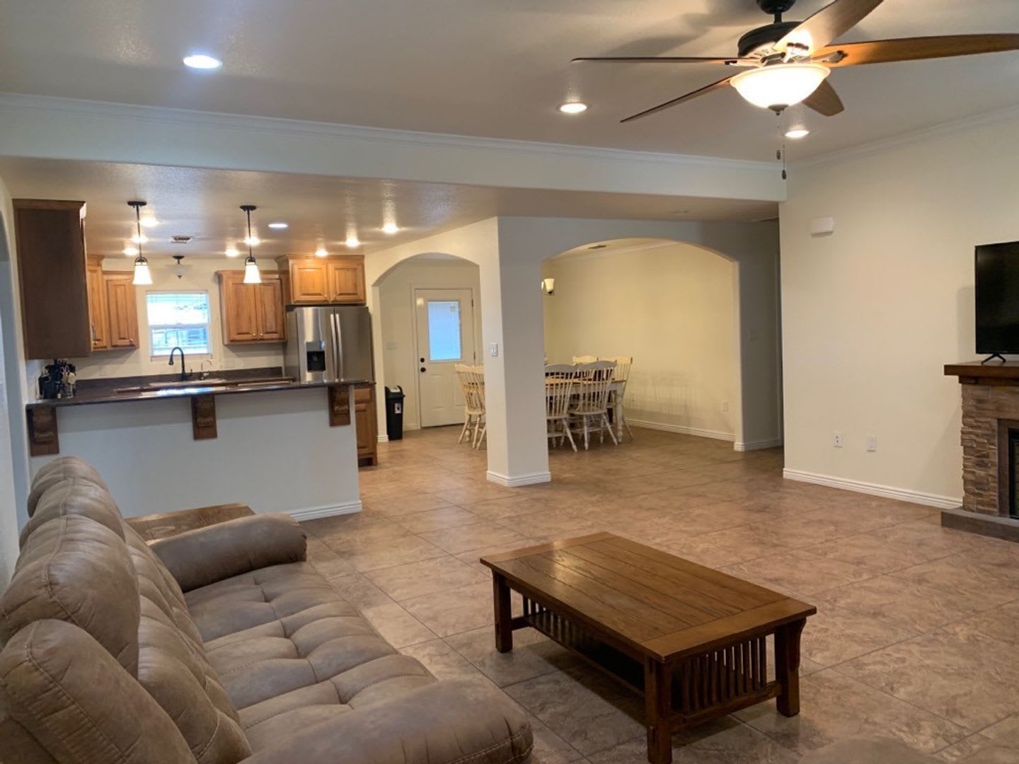 Beautiful all brick home – photo 4