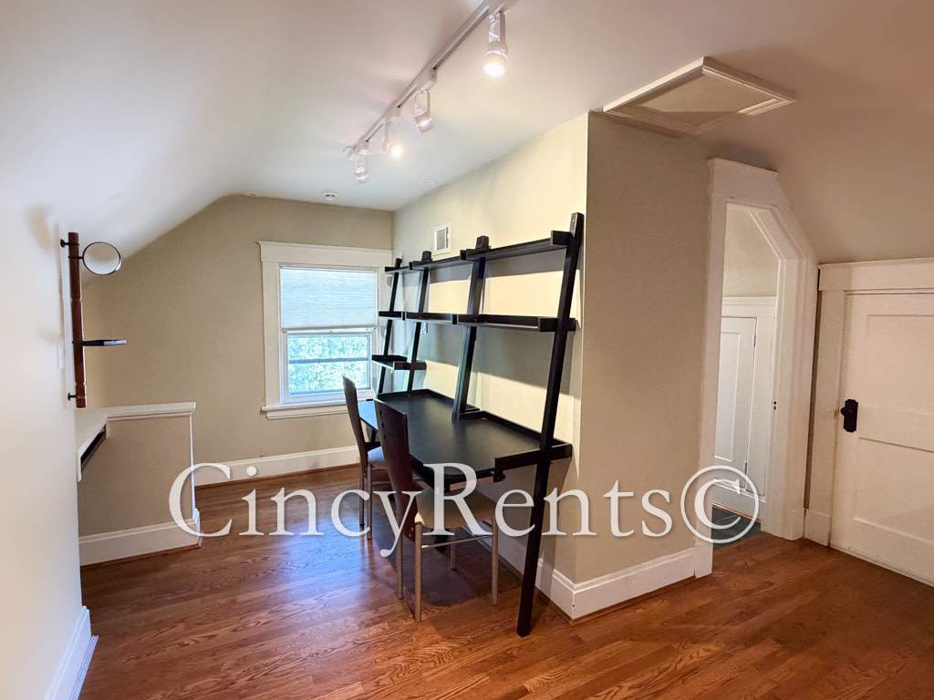 2852 Observatory Ave – photo 2