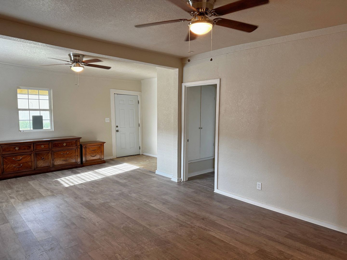 Remodeled 3 Bed 1 Bath in Kemp & Jackson! – photo 5