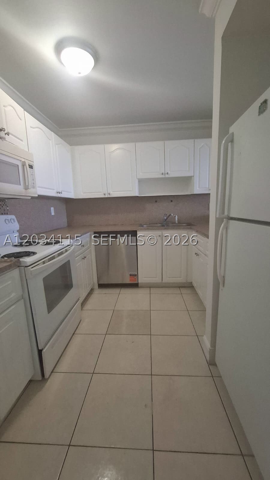 6940 Miami Gardens Dr – photo 2