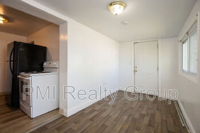 25141 Treadwell Avenue – photo 5