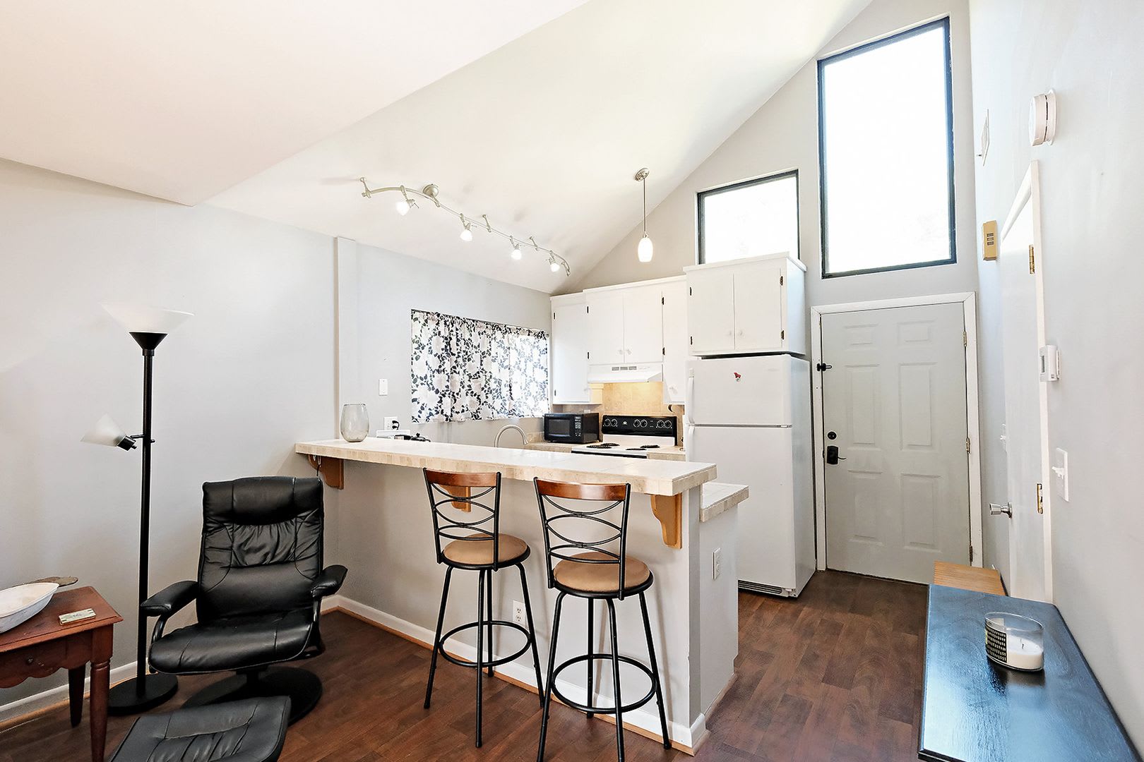 Pet-Friendly & Cozy River Run Condo Near Pen Park – photo 2