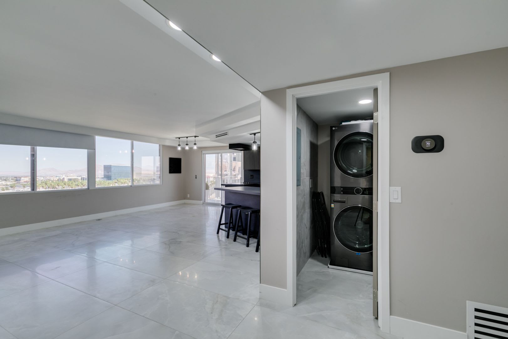 Elevated Penthouse Living with Private Terrace & Resort-Style Amenities – photo 4