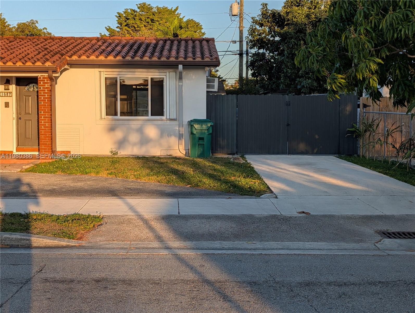 1037 Sw 76Th Ave – photo 3