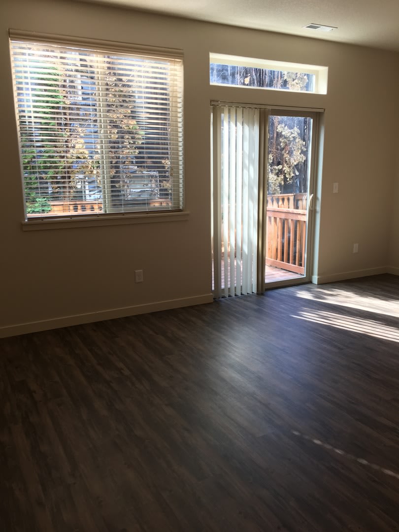 Three Bedrooms Plus Loft Centrally Located – photo 4