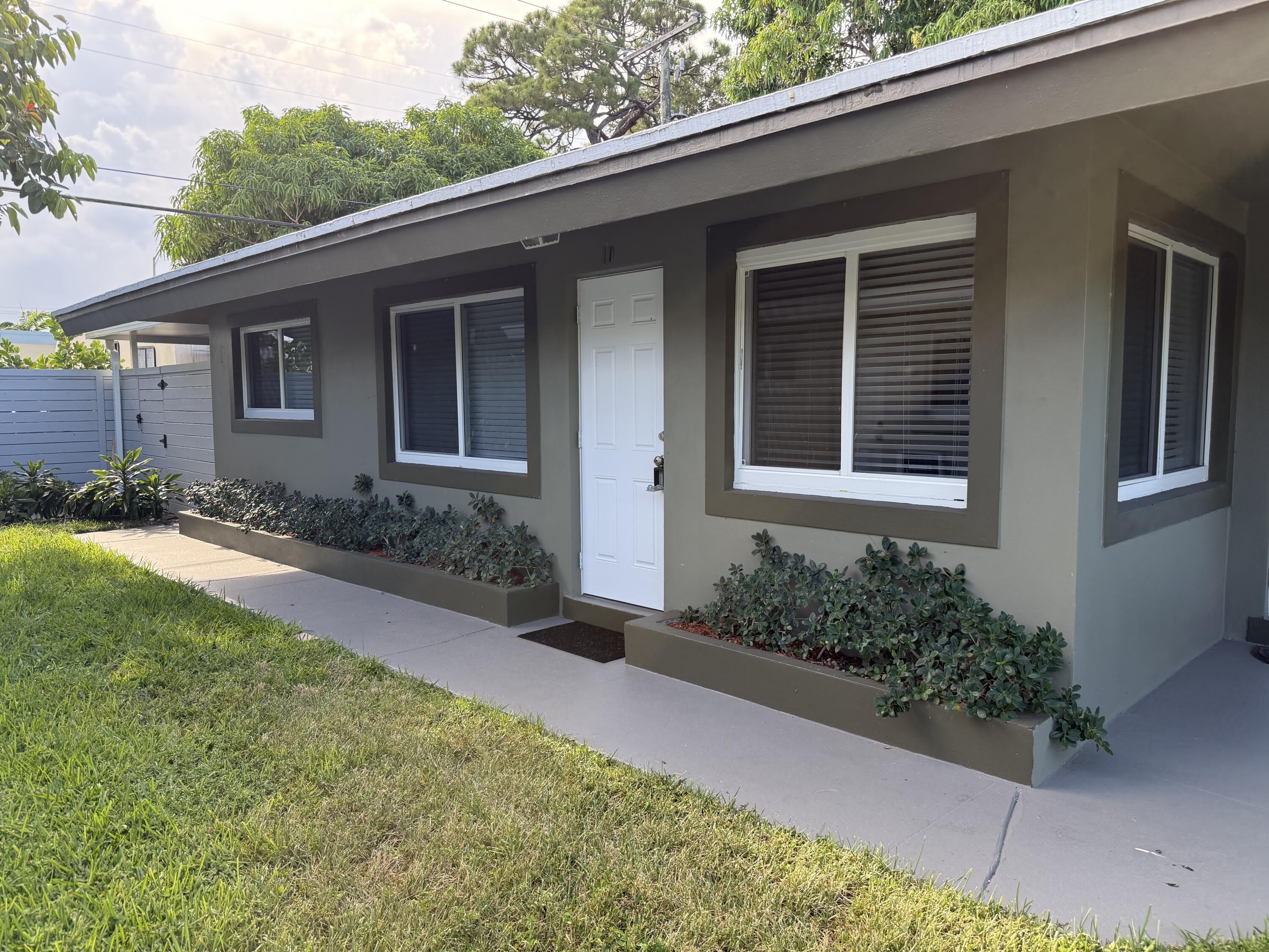 1133 Ne 16Th Avenue – photo 2