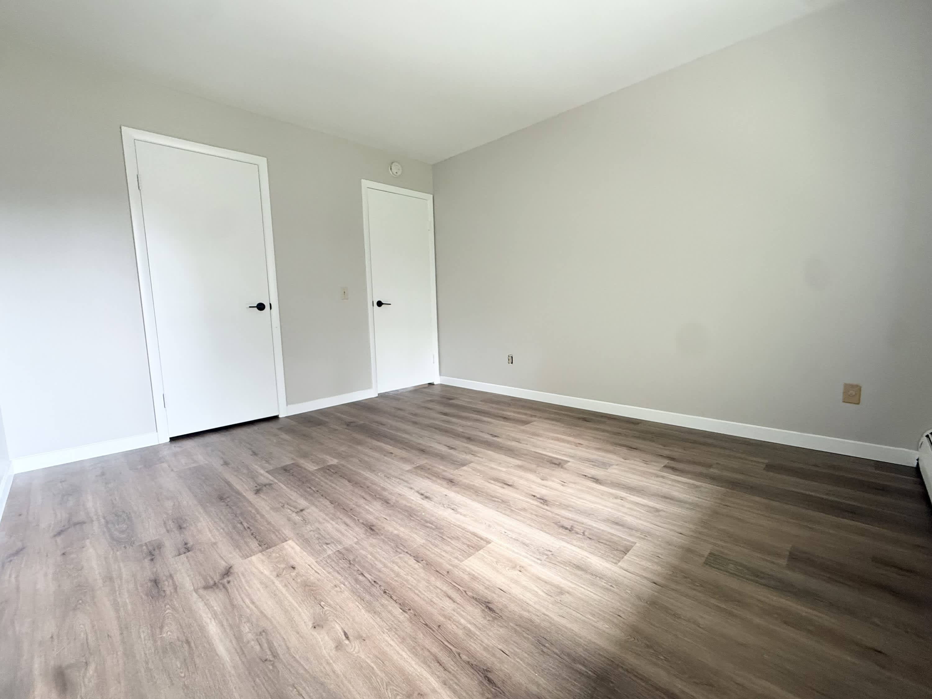 2060 Allen Boulevard – photo 5