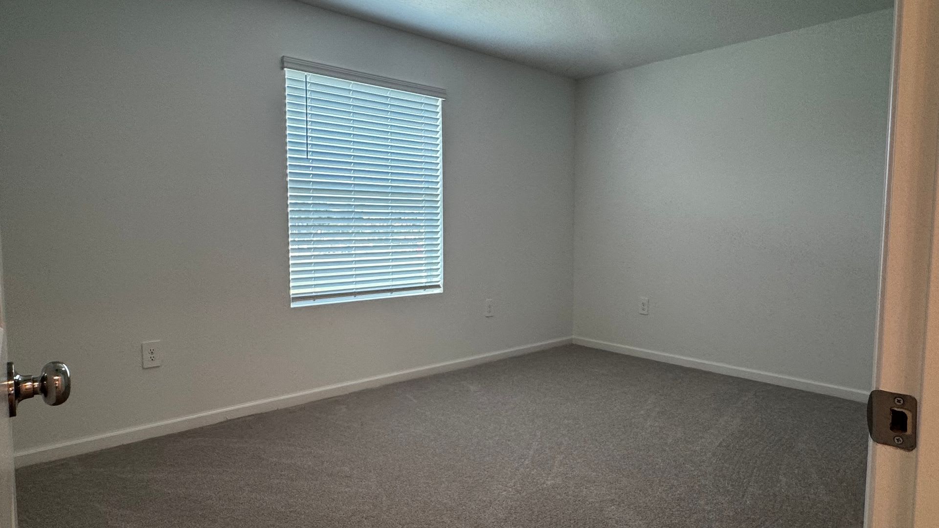 Modern Luxury Living In Marion Ranch Brand New Townhome Internet Trash Lawn Care Included – photo 4