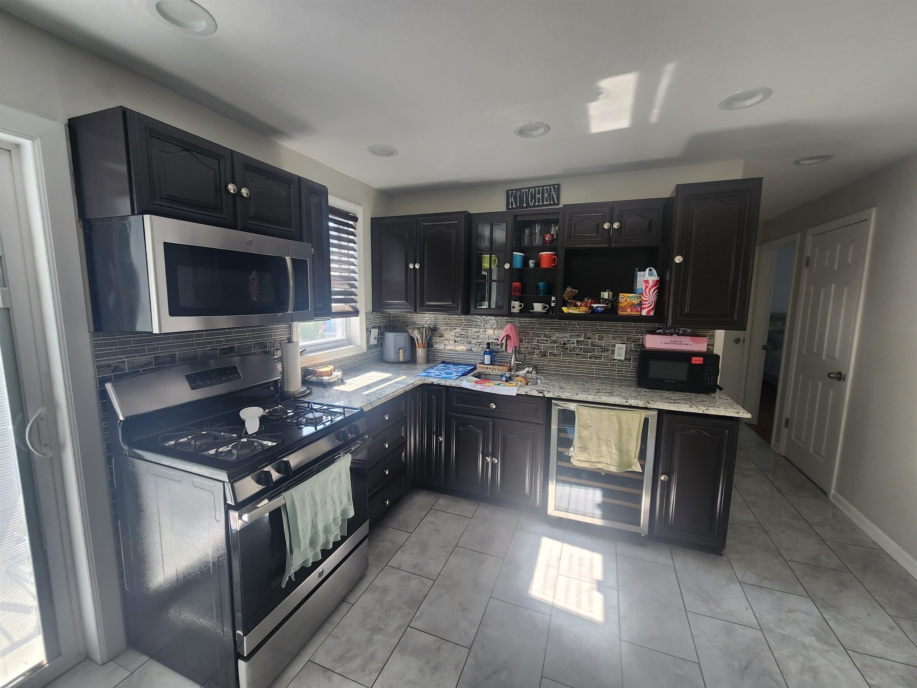 657 BROAD ST – photo 2