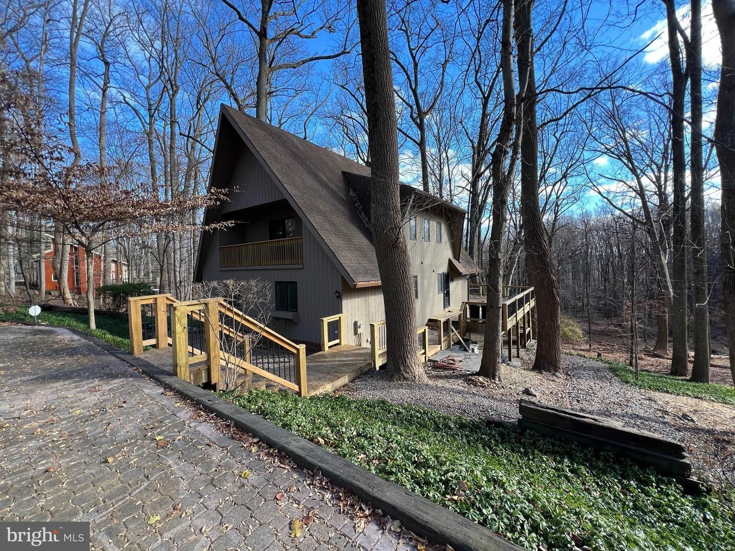 Beautiful 3bd 3bth contemporary A-framed home in the prestigious Eagle's Nest community. – photo 1