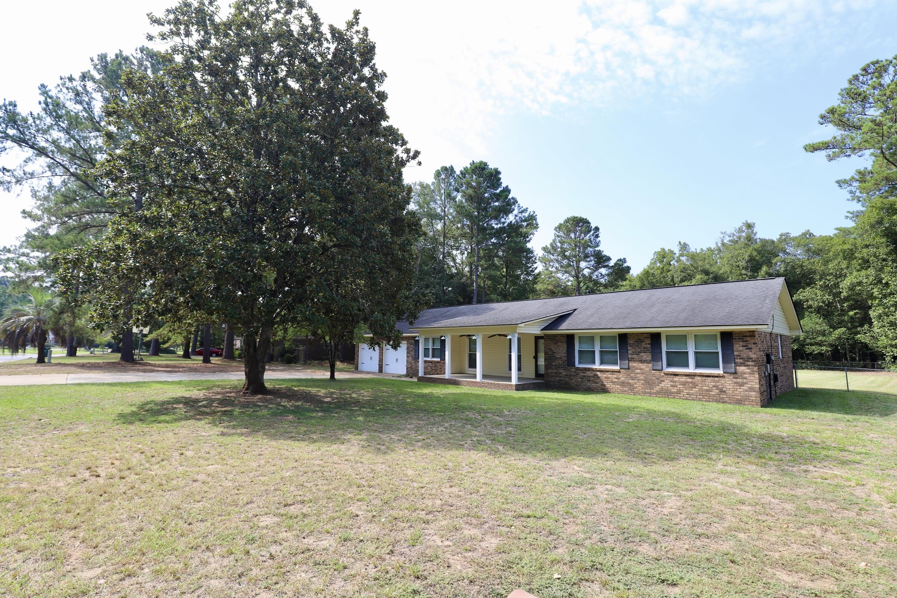 579 Sierra Street – photo 3