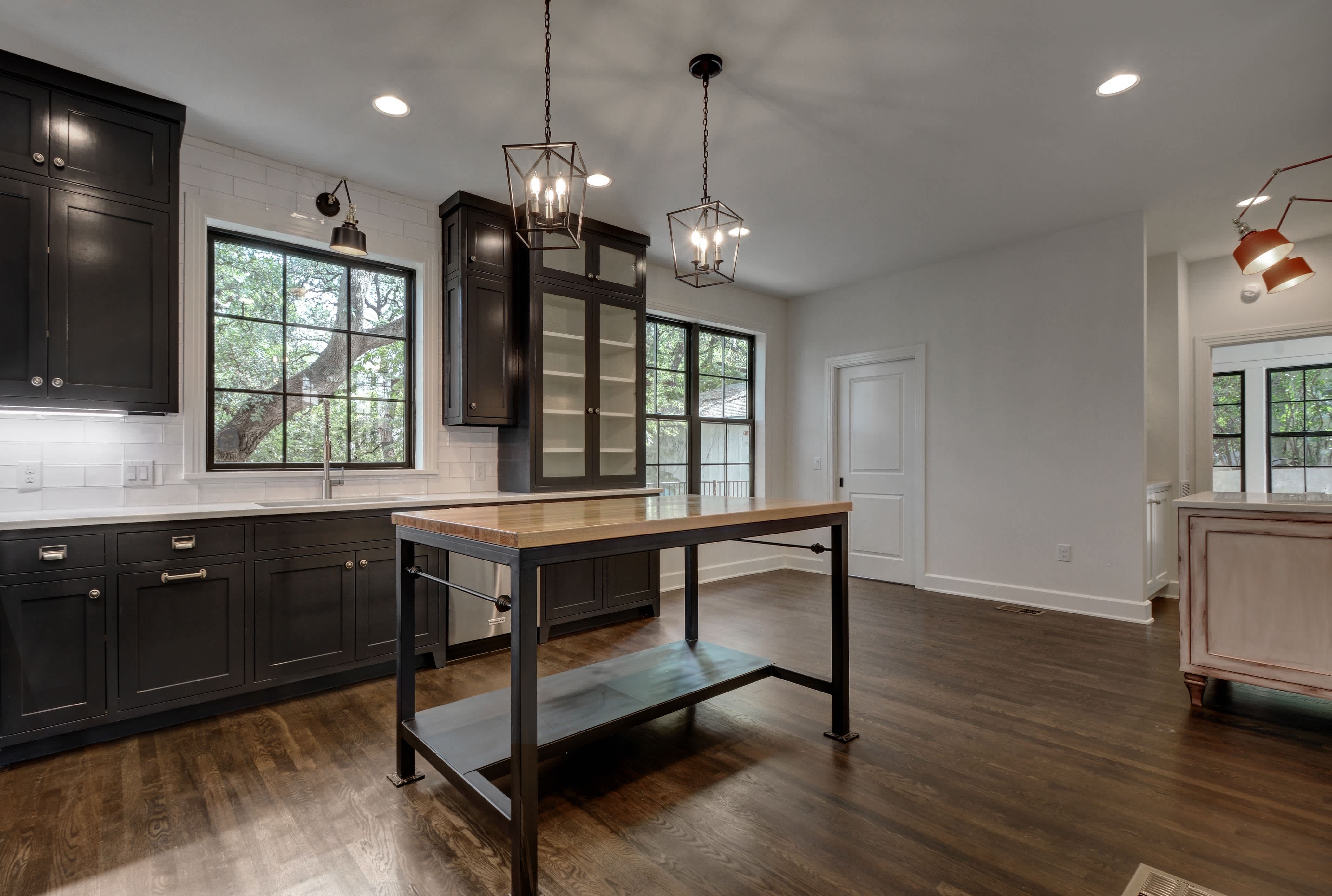 1208 W 22 1/2 St – photo 2