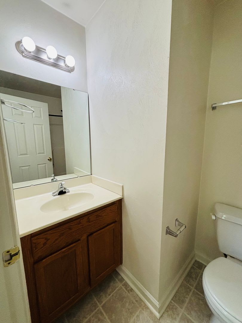 3 Bedroom 2.5 Bath Townhouse – photo 2