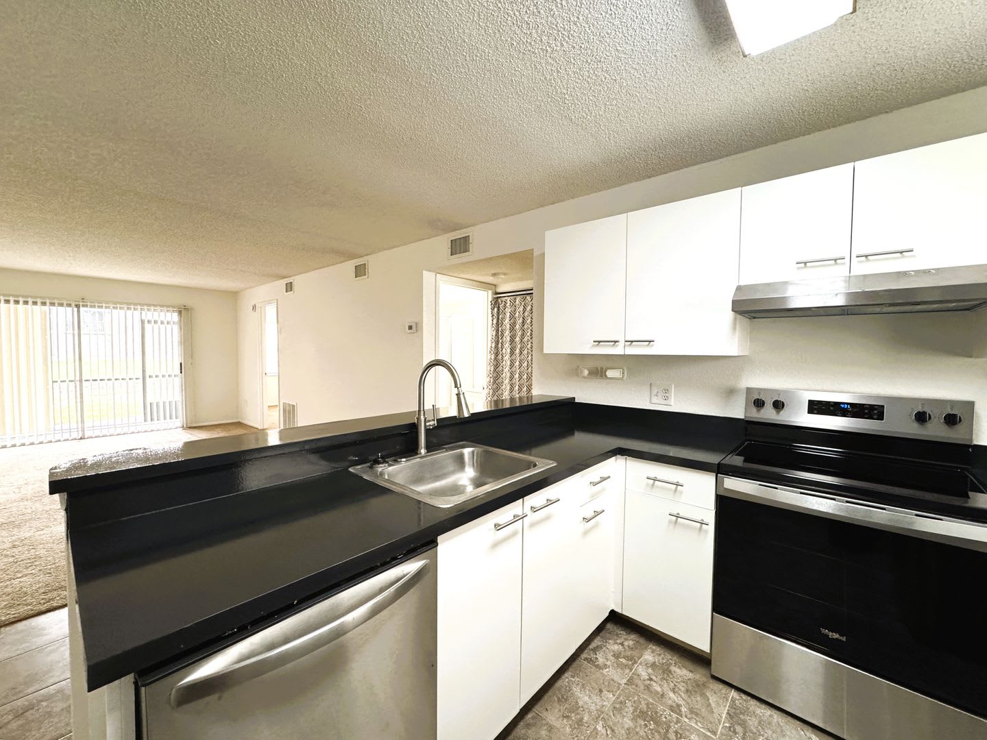 25100 Sandhill Blvd Bldg M Unit 104 – photo 1