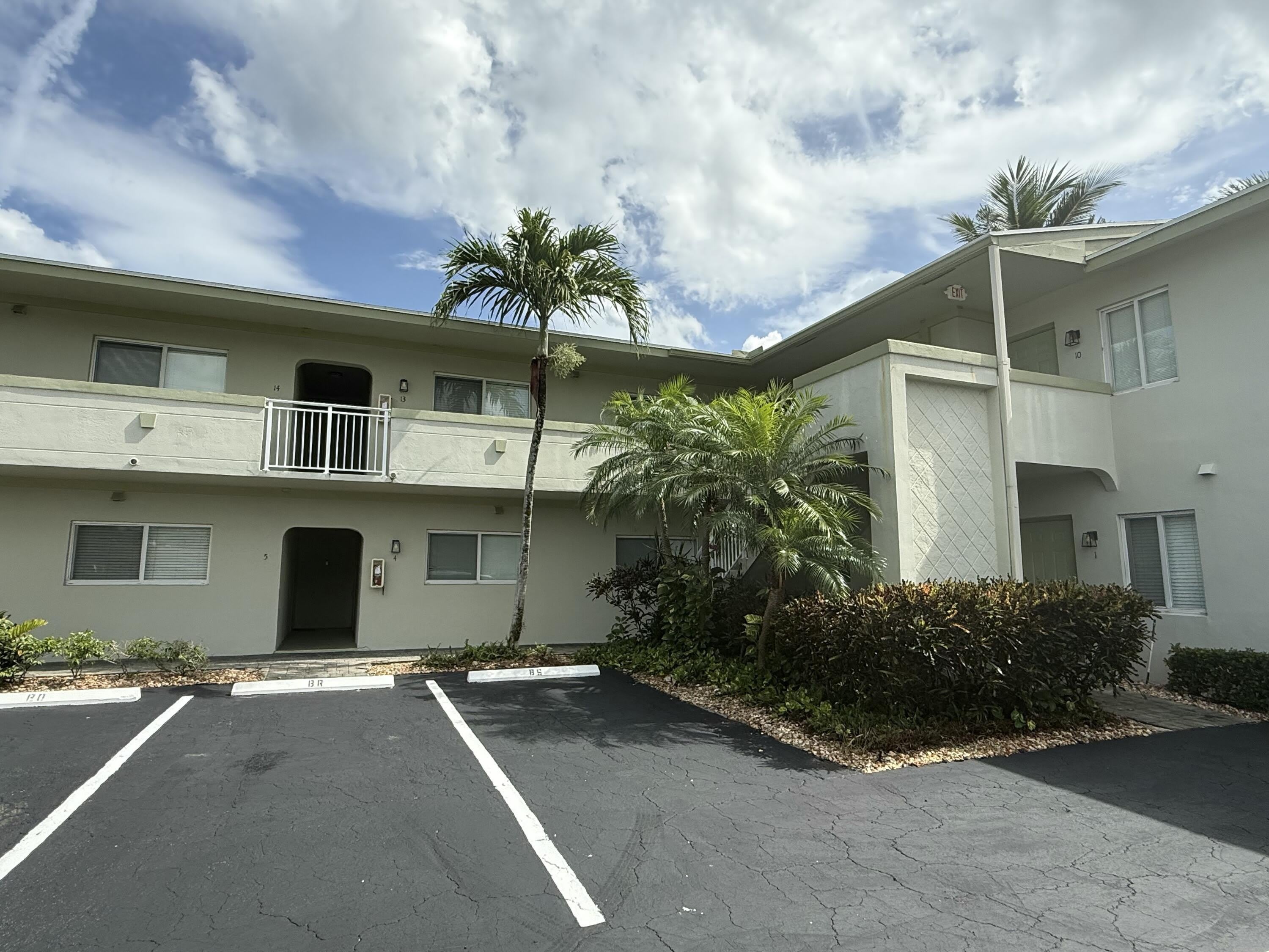 578 NE 20th Street – photo 2