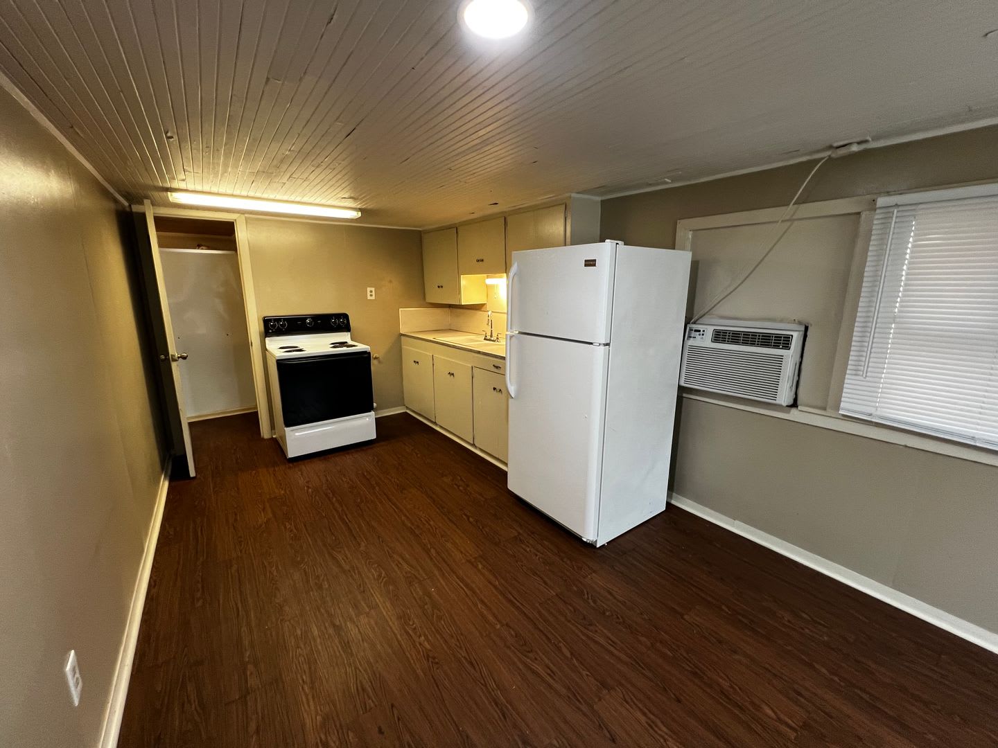 One Bedroom Near UL – photo 2