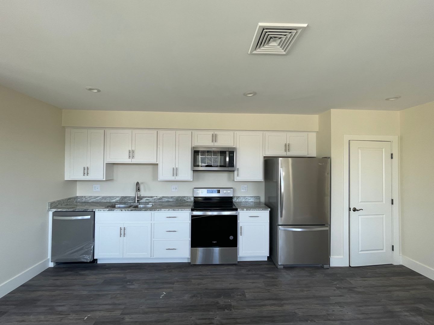 8 Main St – photo 2