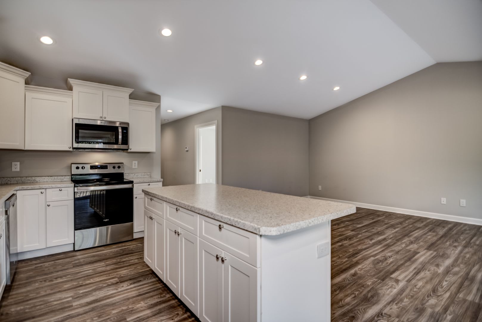 Like New 3 Bedroom Town Home – photo 5