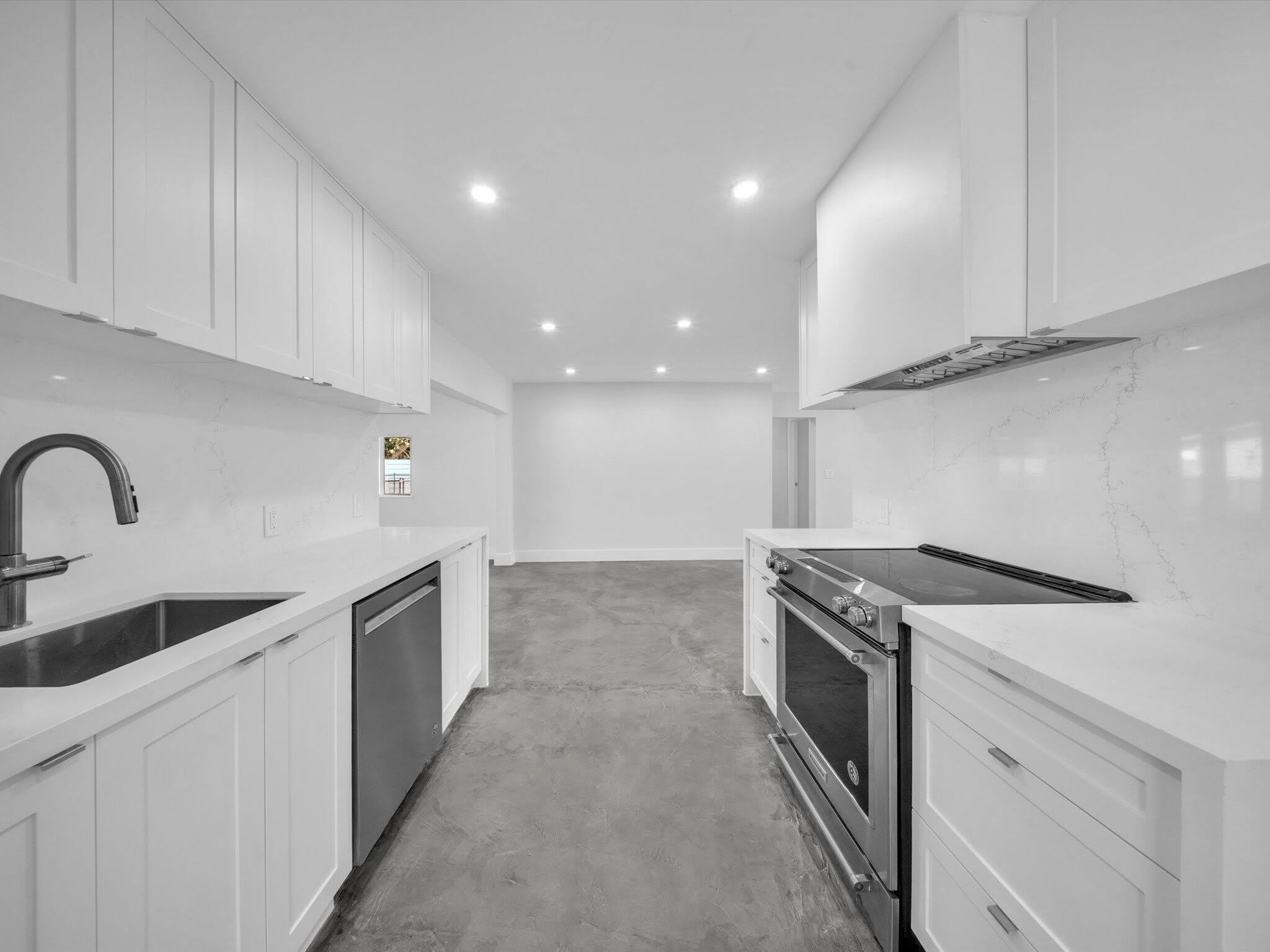 1721 N 16th Court – photo 2
