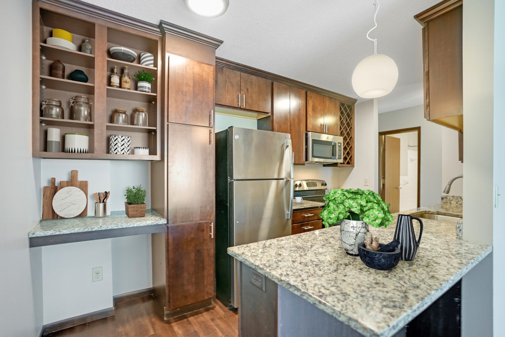 2800 Girard – photo 3