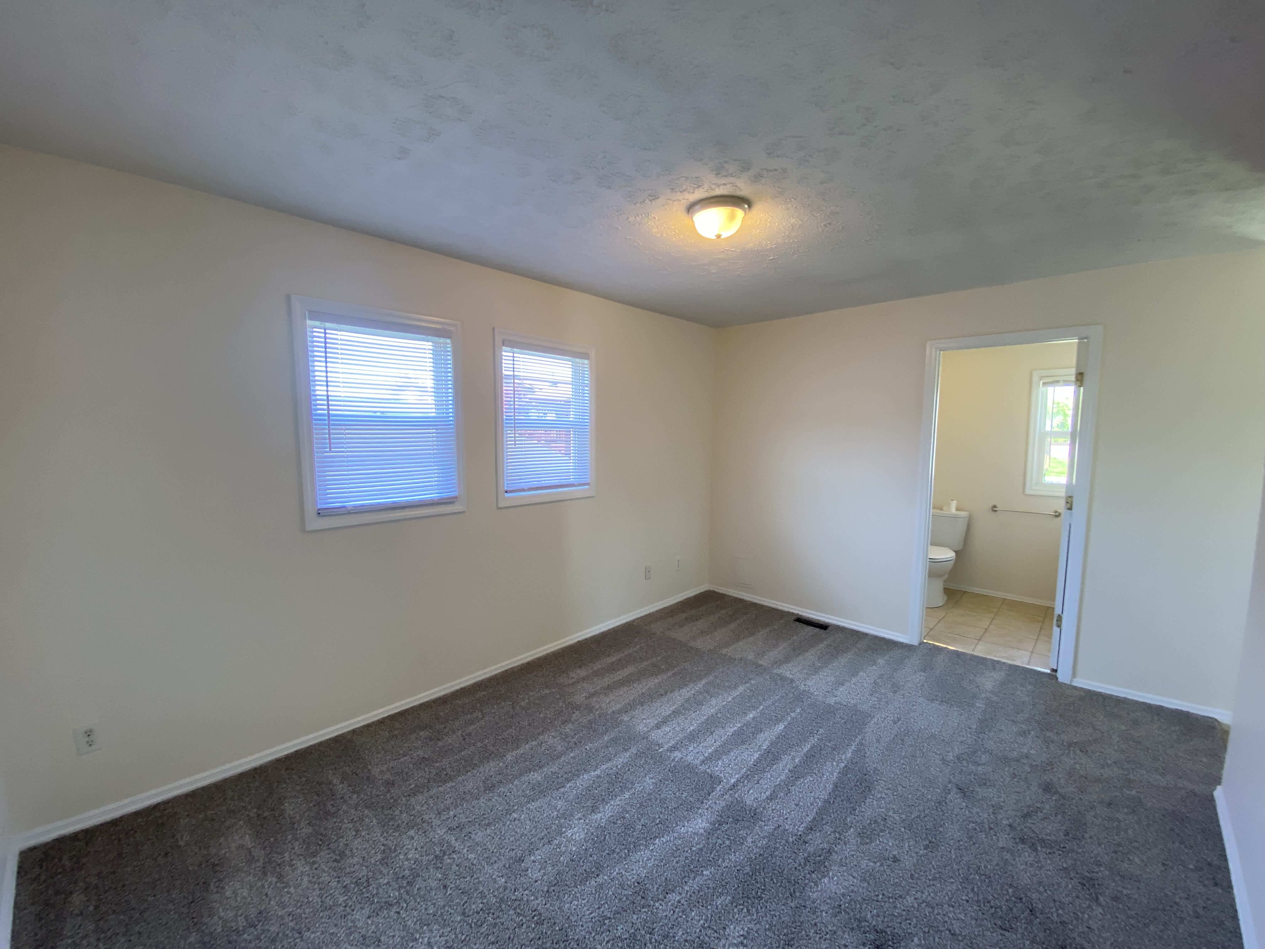 744 Lee St – photo 3