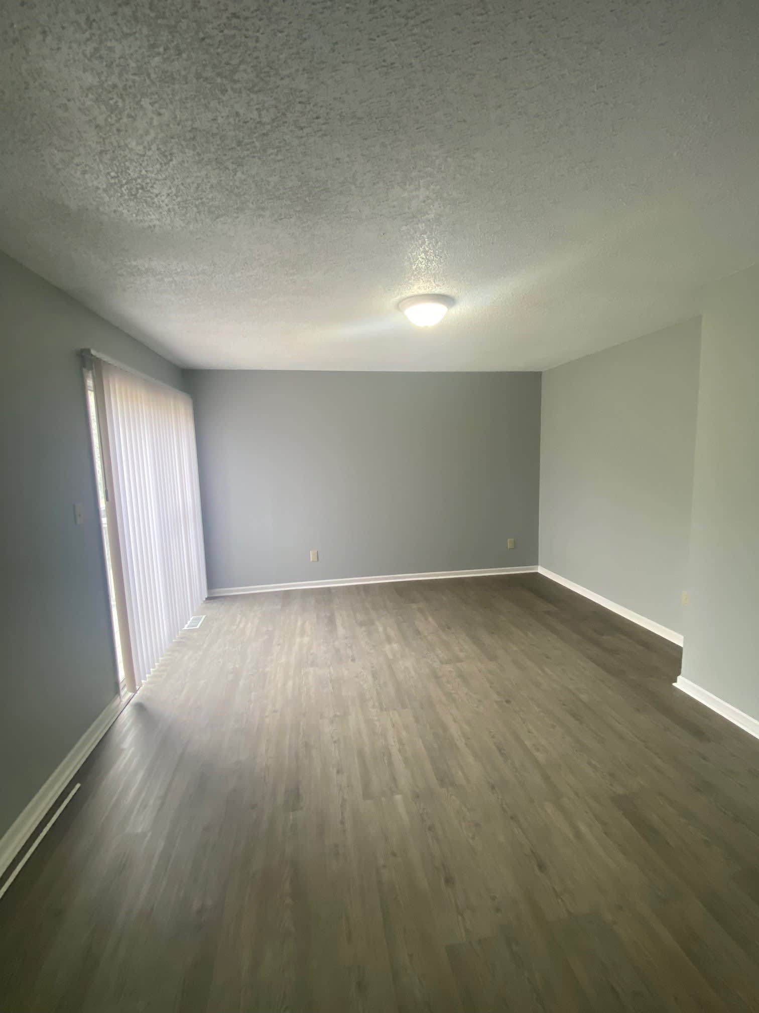 67 E Finch Ave, Apt. E – photo 4